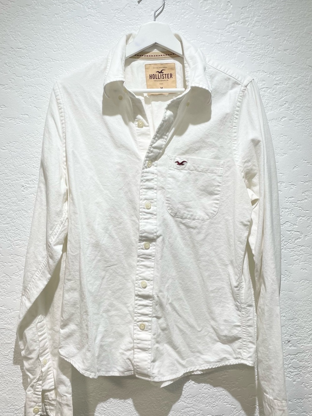 Hollister White Button-Down Pocket Shirt Size M